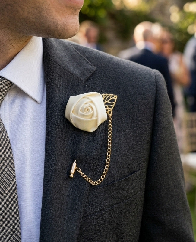 Blumen-Anstecknadel Beige Herren «Alfred»